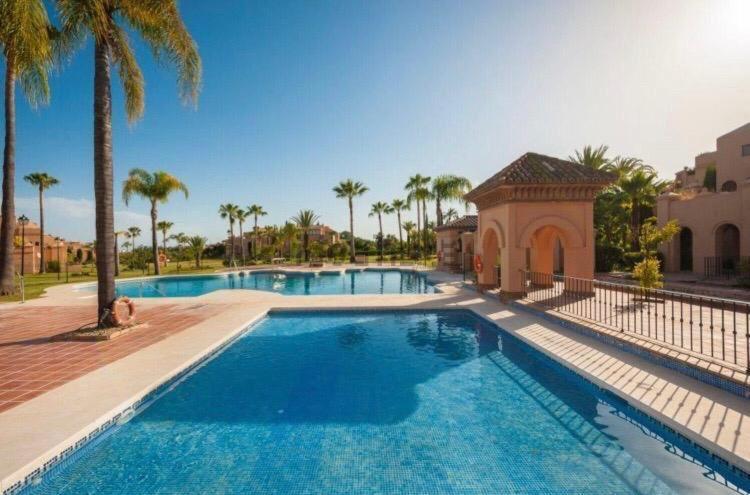 La Cartuja Del Golf Apartment Estepona Bagian luar foto